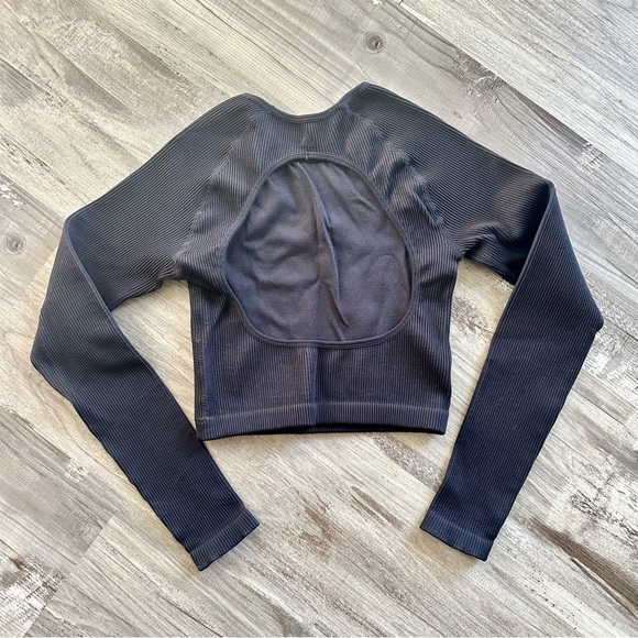 Balance Athletica | Vitality Synergy Open Back Long Sleeve - Picture 8 of 9